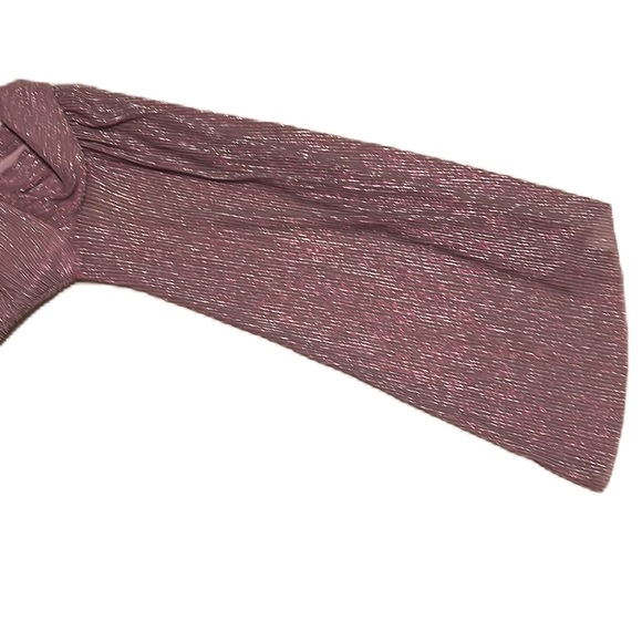 AmyEnjoyLife, Big Long Sleeves, Cut Out Back Dress, Lavender Color, Size Small - Picture 4 of 6